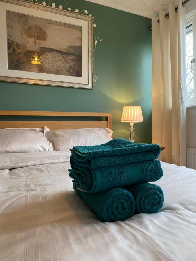1 Luxurious Double Bedroom With Private Shower Reading Esterno foto