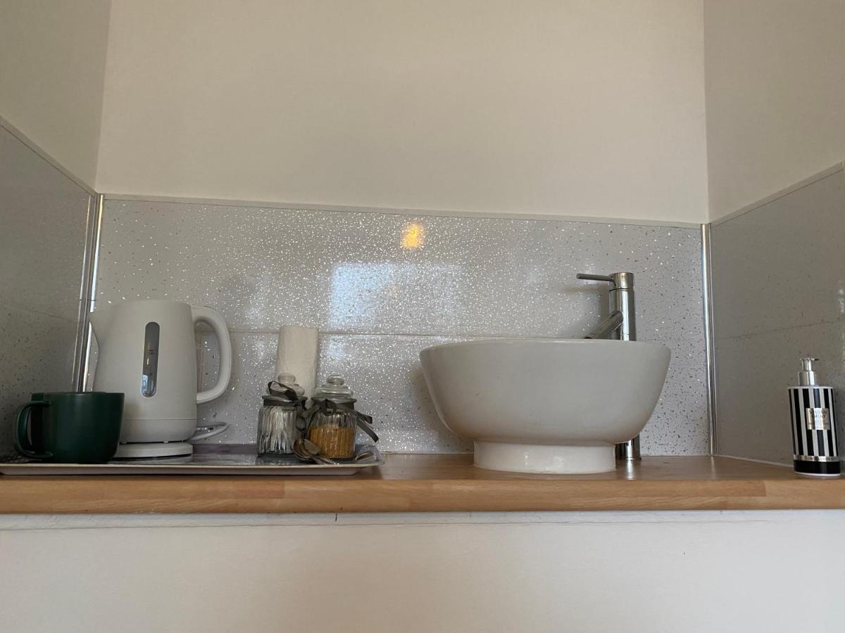 1 Luxurious Double Bedroom With Private Shower Reading Esterno foto