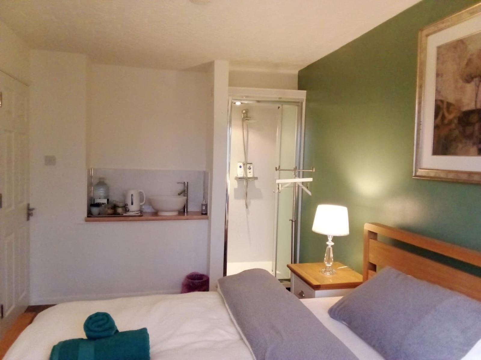 1 Luxurious Double Bedroom With Private Shower Reading Esterno foto